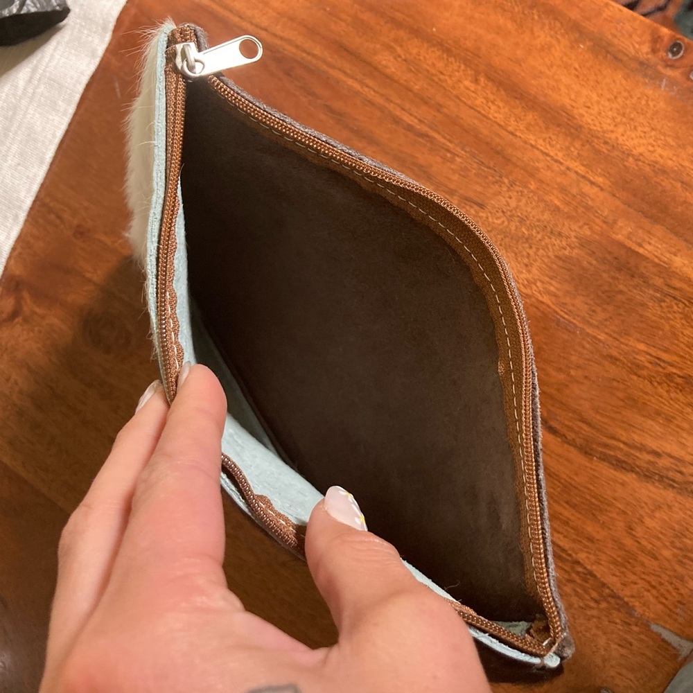 Cowhide Clutch 👜 - Picture 4 of 4